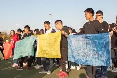 英雄联盟竞猜_包含团队默契持续增强，场上沟通更加顺畅的词条